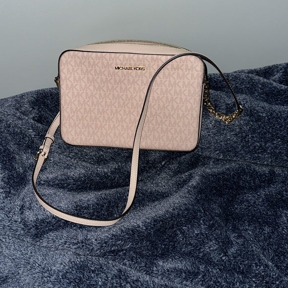 Michael kors purse - Picture 4 of 4